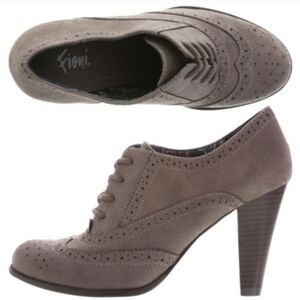Fioni Gray Oxford Heels Sz 8.5
